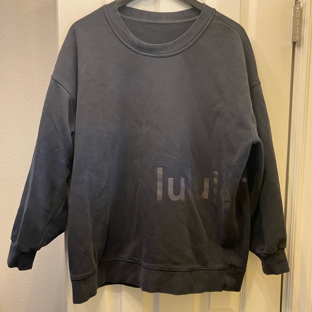 Women’s black LULULEMON sweatshirt (imperfect